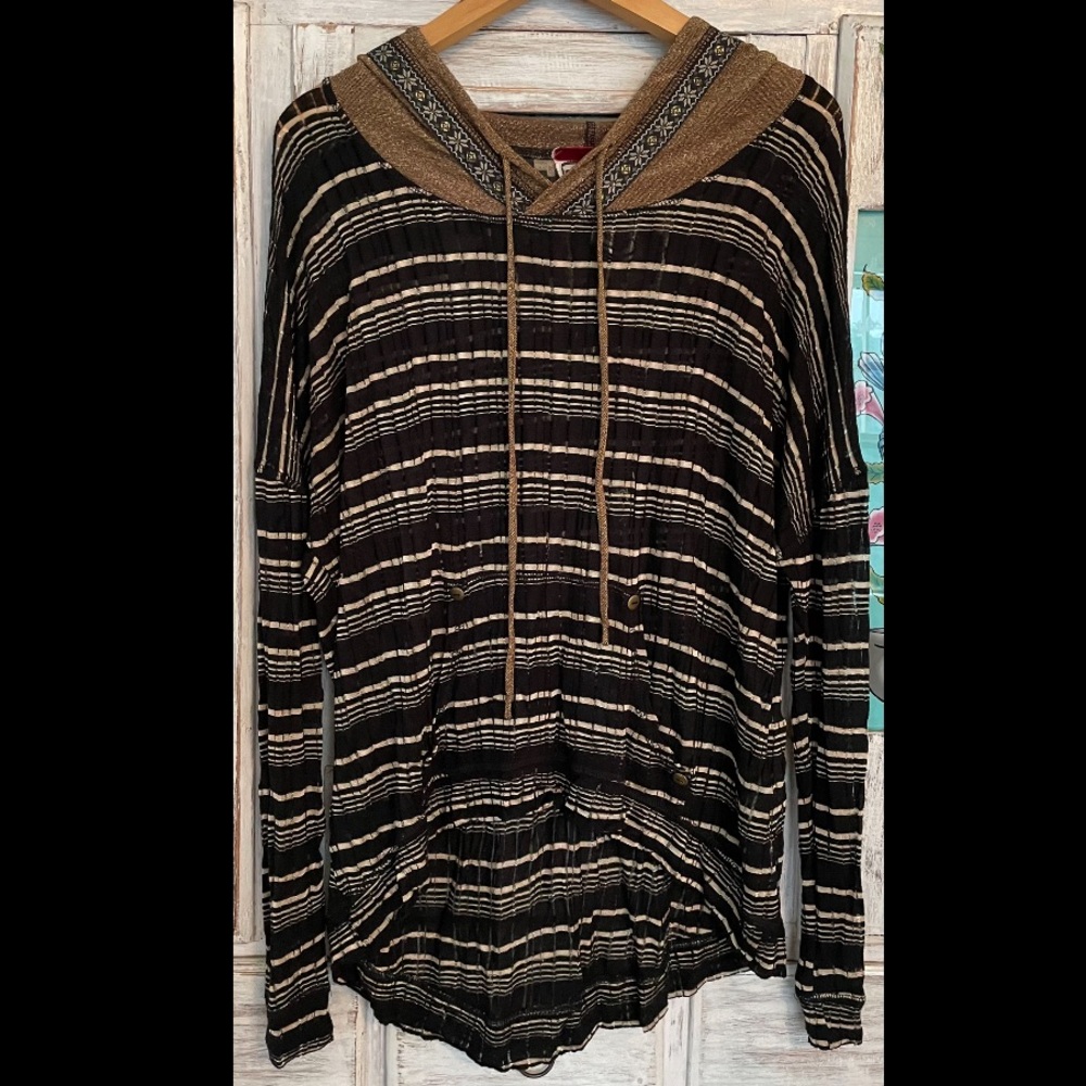 Scrapbook hooded long sleeve tee shirt, small, black/gold, excellent condition